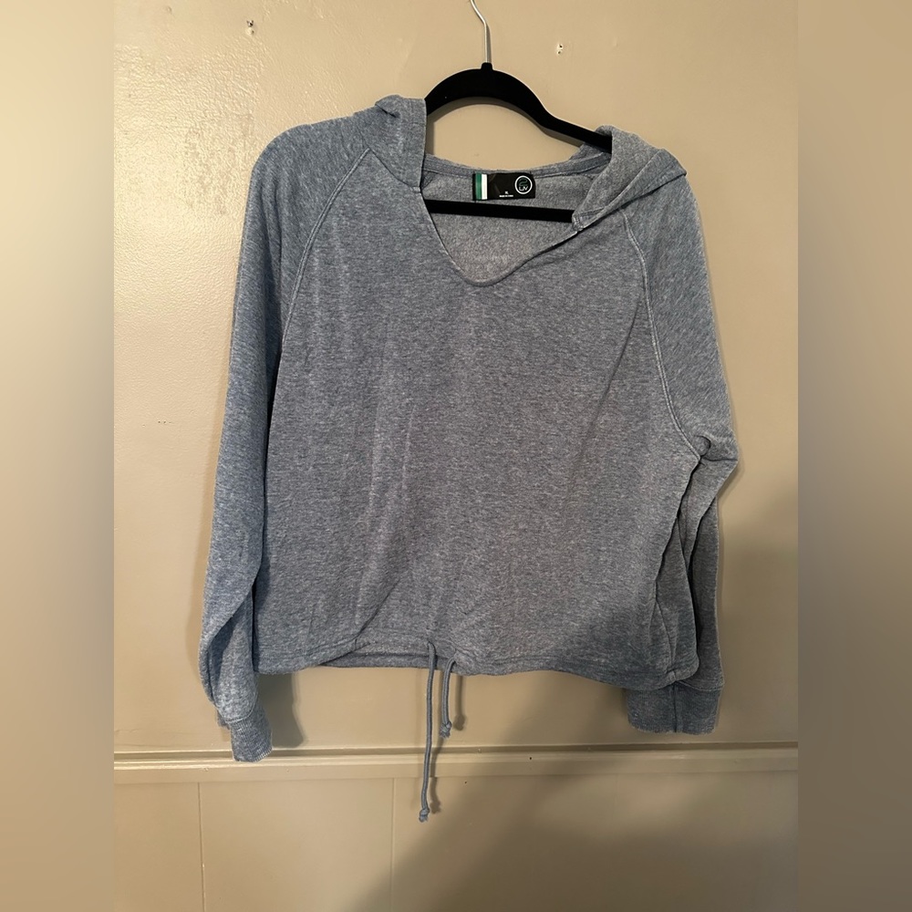 XL blue shirt with hood.